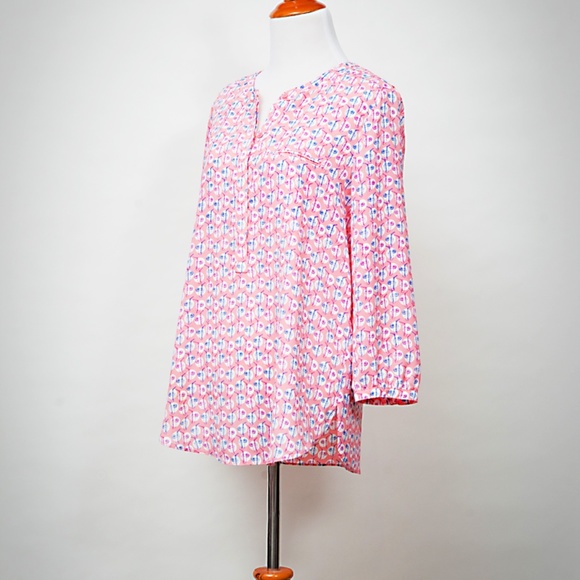 Cute pink patterned work top! - Picture 3 of 4
